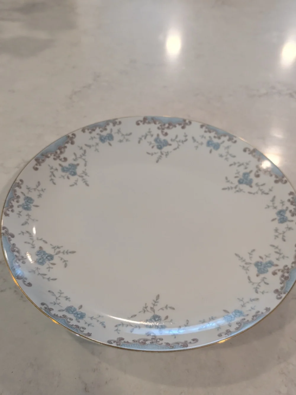 Mikasa Fine China Japan White Dinner Plate with Blue Floral Motif and Gold Trim